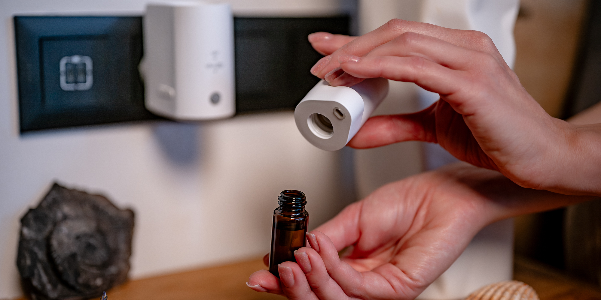 width=100% Dyfuzor olejków, aromatyzer zapachowy z czujnikiem ruchu Humanas Home Spirit - biały